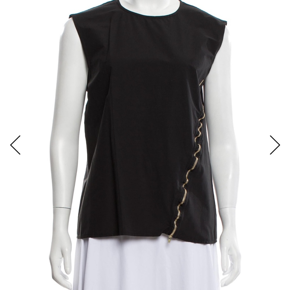 Black Sleeveless Women's Top with Side Zipper Detail